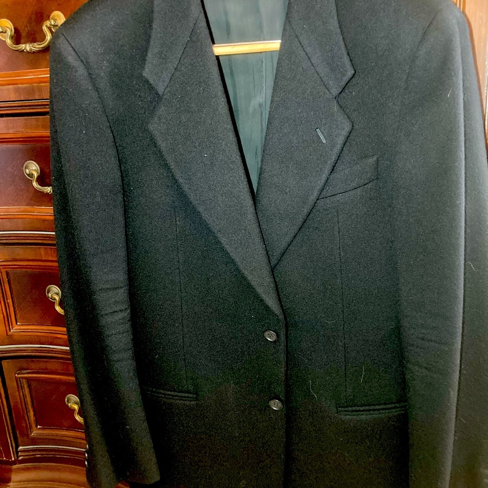 Giorgio Armani classic blazer in 100% Cashmere  like new 40R